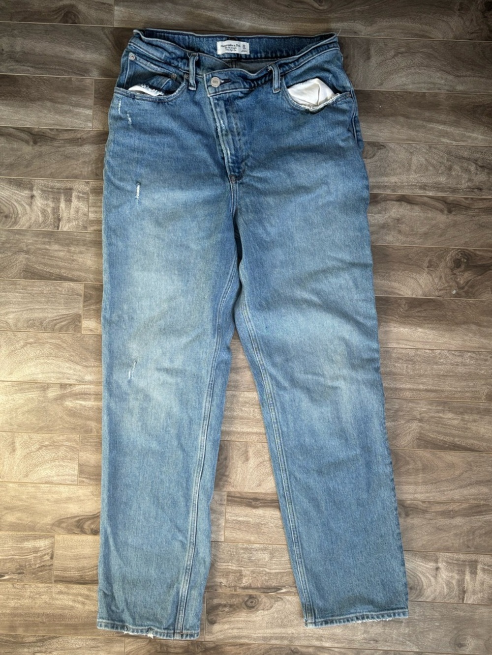 Abercrombie & Fitch 90’s Straight Ultra High Rise with off center fly